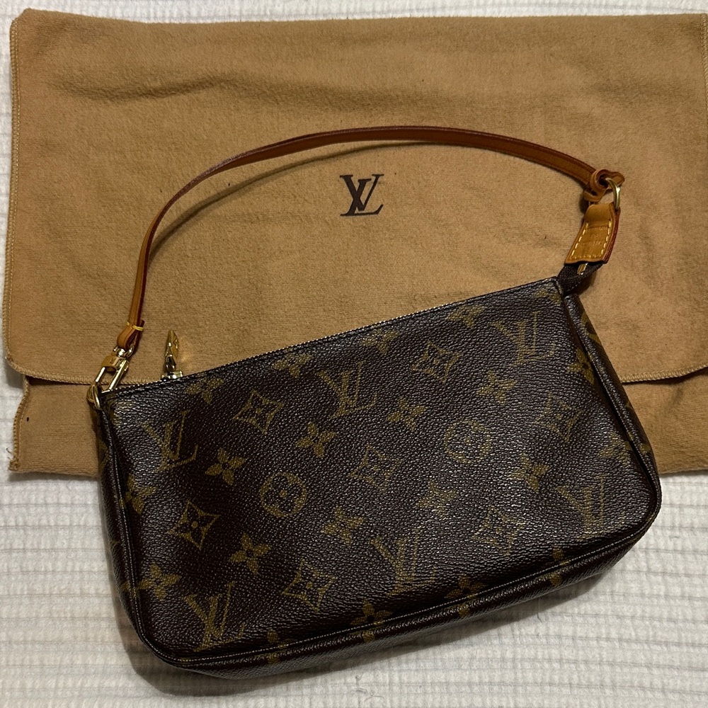 Louis Vuitton Monogram Pochette Purse